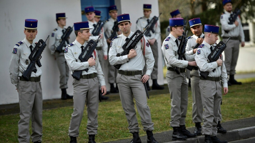 فرنسا تعلن البدء في نشر قوات أوروبية في مالي اعتبارا من الأربعاء