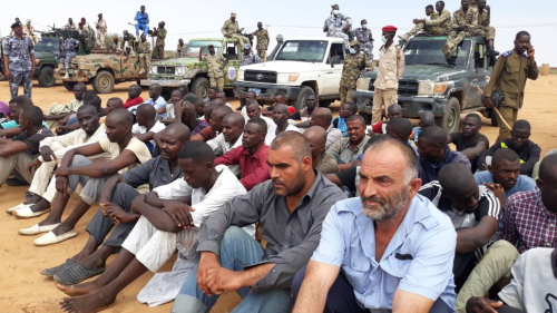 السودان .. ضبط 160 شخصا بينهم سوريان في طريقهم للعمل كـ"مرتزقة" في ليبيا 