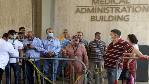 اعتصام أمام الجامعة الأمريكية ببيروت عقب استغنائها عن مئات الموظفين