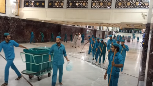 السعودية تستخدم تقنية حديثة لتعقيم مساجد مكة المكرمة