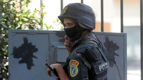 الأمن المصري يلقي القبض على أشخاص بحوزتهم 500 كيلوغرام من "الكوارتز"