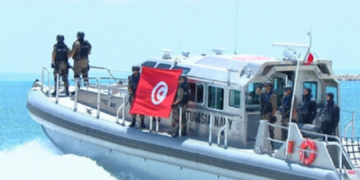 الجيش التونسي ينقذ 7 مواطنين من الغرق أثناء هجرتهم السرية!