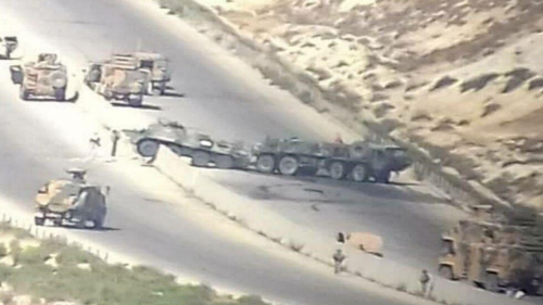 استهداف مدرعة روسية من قبل مسلحين في إدلب شمالي غرب سوريا