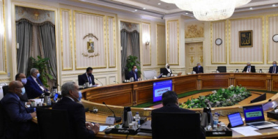 الحكومة المصرية تدرس قرارا جديدا بفرض مواعيد لغلق المحال والورش