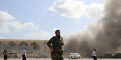وزير الداخلية اليمني ..الهجوم على مطار عدن يحمل بصمات الحوثيين