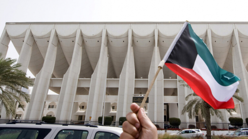 أمير الكويت يقبل استقالة الحكومة ويدعوها لتصريف الأعمال