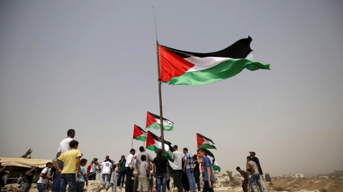 الفلسطينيون في أم الفحم يحتجون على تصاعد العنف والجريمة وهجمات الإسرائيليين على المتظاهرين