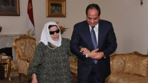 الرئيس السيسي ينعى أول سيدة مصرية تتبرع بكل أملاكها لـ"تحيا مصر"
