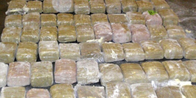 الأمن المصري يوقف 3 أشخاص ويصادر 240 قطعة مخدرات بحوزتهم