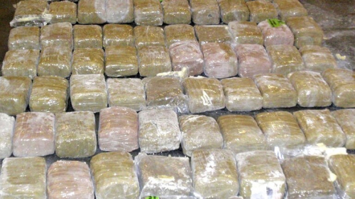 الأمن المصري يوقف 3 أشخاص ويصادر 240 قطعة مخدرات بحوزتهم