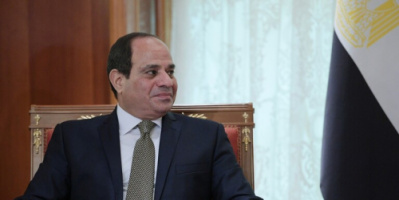  الرئيس السيسي يفتتح مشاريع جديدة في مصر وخطط حول مجرى السفينة العالقة في قناة السويس