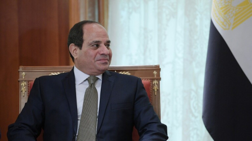  الرئيس السيسي يفتتح مشاريع جديدة في مصر وخطط حول مجرى السفينة العالقة في قناة السويس