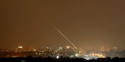 فلسطين ..كتائب القسام تستهدف بصواريخ جديدة "الأكبر من نوعها" مطار رامون وتل أبيب 