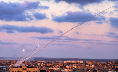 نفذت هجمات هي الأكبر في تاريخ إسرائيل.. تل أبيب: المقاومة الفلسطينية تمتلك 12 ألف صاروخ