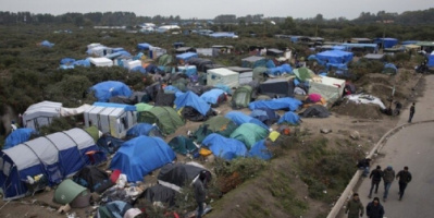 الشرطة الفرنسية تفكك مخيما للاجئين بينهم 30 طفلا