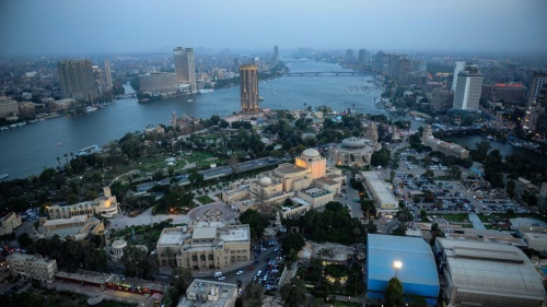 غزة.. وفد حكومي برفقة رجال أعمال يتوجه إلى القاهرة