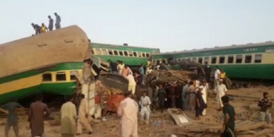 سقوط أكثر من 30 قتيلا باصطدام قطارين جنوبي باكستان