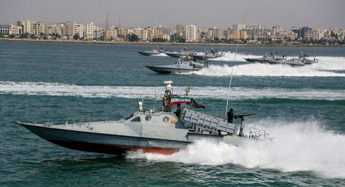 الحرس الثوري الإيراني يوجه رسالة من الجزر المتنازع عليها مع الإمارات