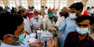 ولاية باكستانية تفرض "عقوبة فريدة" على رافضي التطعيم ضد كورونا