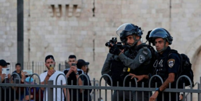 اعتقال 3 مواطنين وإصابة آخرين في القدس خلال قمع القوات الإسرائيلية وقفة منددة بالإساءة للرسول