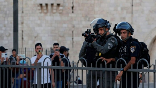 اعتقال 3 مواطنين وإصابة آخرين في القدس خلال قمع القوات الإسرائيلية وقفة منددة بالإساءة للرسول
