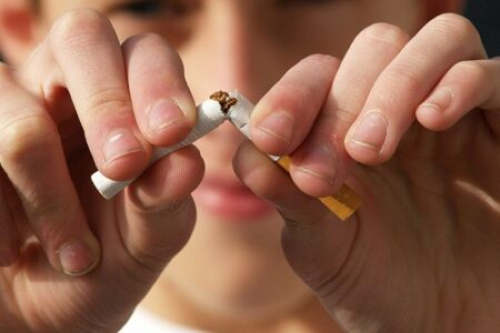 كيف استغل شاب "أعقاب السجائر" وأصبح مليونيرا بسببها؟!