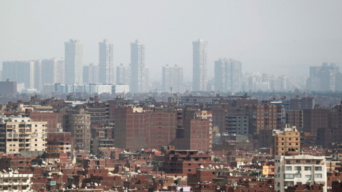 مصر.. إنقاذ 4 أشخاص والبحث عن آخرين إثر انهيار عقار قديم وسط الإسكندرية