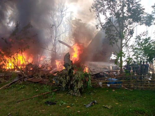 29 قتيلا و17 مفقودا بتحطم طائرة عسكرية في الفلبين