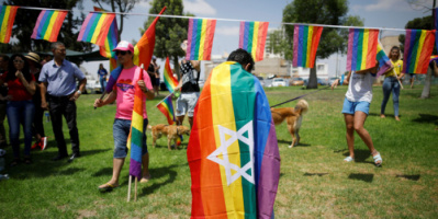 القضاء الإسرائيلي يلزم الحكومة بشرعنة تأجير الرحم لصالح المثليين