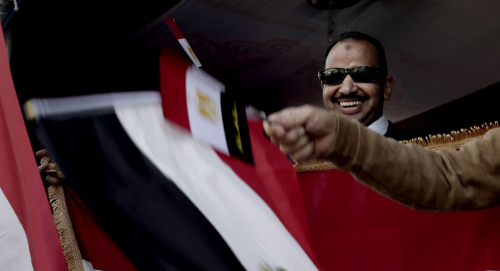 مصر تعيد 140 مواطنا عالقا في ليبيا
