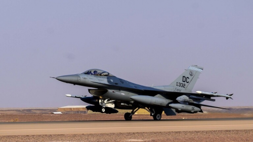 الجيش الأمريكي: وصول مقاتلات "أف – 16" إلى قاعدة الأمير سلطان في السعودية