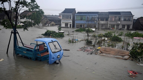 ارتفاع عدد ضحايا فيضانات وسط الصين إلى 99 قتيلا
