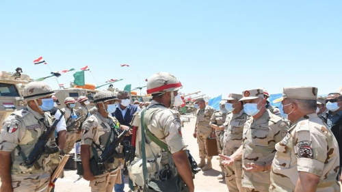 رئيس الأركان المصري يدعو رجال المنطقة الجنوبية لـ"اليقظة والاستعداد القتالي" 
