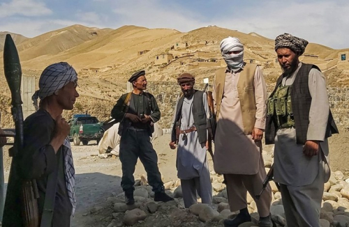طالبان على أبواب كابول... والولايات المتحدة لن تتراجع عن الانسحاب