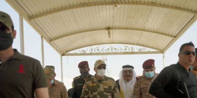 الكاظمي يرتدي الزي العسكري لأول مرة: لن تكون للإرهاب حاضنة في العراق