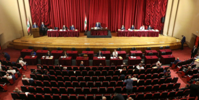 البرلمان اللبناني: قاضي مرفأ بيروت تجاوز سلطاته باستدعاء دياب