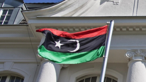 ليبيا تبدأ عملية إعادة توحيد مصرفها المركزي