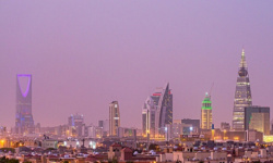 أميرة سعودية تعلق على أنباء نية السماح ببيع الخمور في مدينة المستقبل "نيوم"