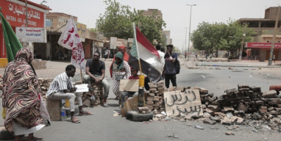 أطباء السودان: 11 جريحا في فض اعتصام معارض للعسكر بالخرطوم
