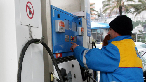 وزارة الصناعة التونسية: المواد البترولية متوفرة في جميع محطات الوقود