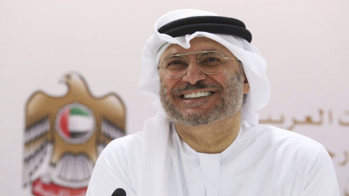أنور قرقاش يعلق على قرار عودة السفير الإماراتي إلى إيران