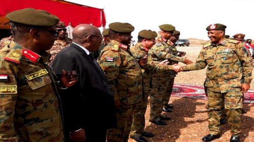 السودان.. البرهان يحذر: "ليس مسموحا لأحد التدخل في الشأن العسكري"