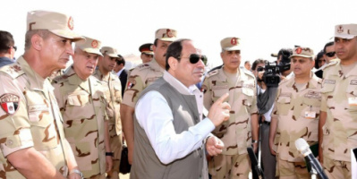 الرئيس السيسي يبحث حماية أمن مصر مع قادة الجيش