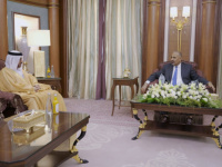 الرئيس القائد عيدروس الزُبيدي يودع السفير الإماراتي بعد انتهاء فترة عمله