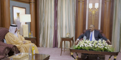 الرئيس القائد عيدروس الزُبيدي يودع السفير الإماراتي بعد انتهاء فترة عمله