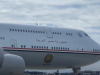 طائرة الرئيس المصري كادت تسقط فوق الخليج والسعودية أنقذتها.. مضيف الطائرة الرئاسية يكشف أسرارا مثيرة