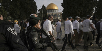 بعد منع الشبان الفلسطينيين من دخول الأقصى.. بدء اقتحامات إسرائيلية للحرم القدسي