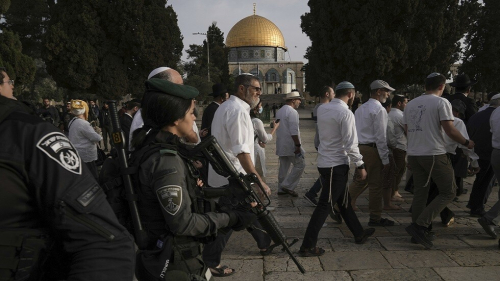 بعد منع الشبان الفلسطينيين من دخول الأقصى.. بدء اقتحامات إسرائيلية للحرم القدسي