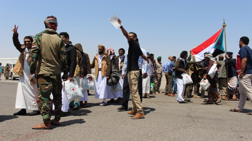 الحكومة اليمنية تعلن موعد بدء عملية تبادل الأسرى مع الحوثيين