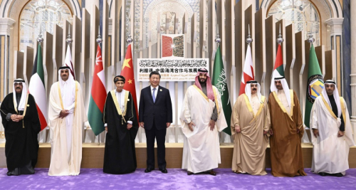 الإمارات والسعودية تقتربان من الصين وقطر تبقى في ظل واشنطن.